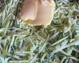 Foto del paso 3 de la receta: Fideos de zapallo italiano a la mantequilla
