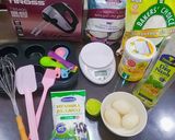 Hình bước làm 1 của món Bánh bông lan cupcake kem tươi