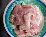 A picture of step 1 of Chicken with Cashew Nuts.