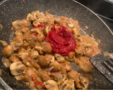 Foto del paso 4 de la receta: Pasta alla Puttanesca con Champiñones