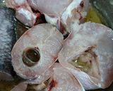 Hình bước làm 1 của món Cá lóc kho tộ
