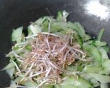 Foto langkah ke 4 dari resep Tumis labu Siam+toge.