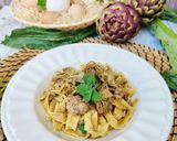 Foto del passaggio 7 della ricetta Fettuccine carciofi e salsiccia
