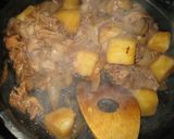 A picture of step 6 of Delicious Cooked over High Heat! Nikujaga (Simmered Meat and Potatoes).