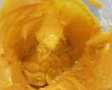 Foto del paso 2 de la receta: Magdalenas de yogurt griego, calabaza y chocolate blanco 🎃 🍫