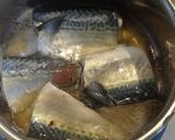 A picture of step 2 of Mackerel Simmered in Sweet Miso.