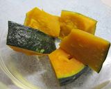 A picture of step 1 of Chakin-Shibori Kaboch Squash Bites.