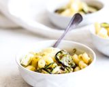 Foto del passaggio 5 della ricetta Pasta fredda con Scamorza affumicata, zucchine grigliate e pesto 🍝