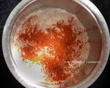 A picture of step 1 of Crispy onion pakoda.