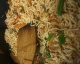 A picture of step 8 of Malaysian style Mie goreng.