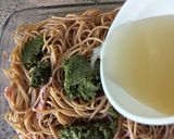 Foto del paso 8 de la receta: Spaghetti integrales al pesto con bacón ahumado