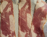 Foto del paso 2 de la receta: Cañas de hojaldre con bacon, champiñones y queso