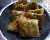 Foto langkah ke 4 dari resep Martabak Telor Mini Ekonomis.