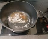 A picture of step 2 of Panna cotta al rosmarino e caramello.