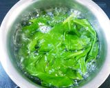 A picture of step 3 of Hara Chana sabji.