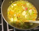 Foto del paso 2 de la receta: Sopa de habas y arvejas tiernas.
