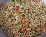 A picture of step 4 of Stirfry Lemon Pepper Chicken & Shrimp Lomein.
