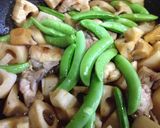A picture of step 6 of Simmered Lotus Root and Chicken.