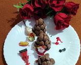 A picture of step 5 of Chocolate Christmas tree.