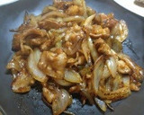 A picture of step 5 of Stir Fried Pork and Onion with Gochujang.