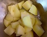 Hình bước làm 1 của món Bánh khoai tây, đậu, rau cải thìa nhân phô mai