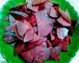 A picture of step 1 of Beetroot Paratha.