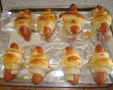 A picture of step 3 of Christmas Frankfurter Sausage Pie Wreath.