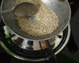 A picture of step 2 of Lahasun ki chutney.