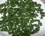 A picture of step 4 of Drying and Storing Parsley.