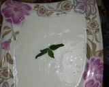 A picture of step 4 of Toum (Garlic Sauce).