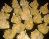 A picture of step 6 of Spinach, zucchini and cheese purses.