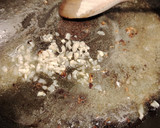 Borsos, fokhagymás csirkemell, gombás, sajtos szószban gluténmentesen recept fázis 3 fotója