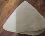 अजवाइन वाला गेहूं के आटे का तिकोना पराठा (Ajwain wala gehu ke aate ka tikona paratha Hindi) रेसिपी चरण 3 फोटो