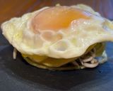 Foto del paso 5 de la receta: Papas, gulas y huevo frito
