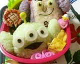 A picture of step 3 of Buzz & Alien Toy Story Character Bento.