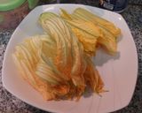 Foto del paso 4 de la receta: Pasta con zapallito italiano y sus flores