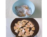 A picture of step 2 of Great for Bento Boxes: Stir-Fried Chicken Breast with Ketchup Sauce.