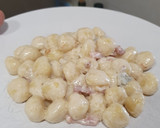 Foto del paso 6 de la receta: Gnocchi con salsa de queso gorgonzola, pera, bacon y nueces