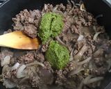 Une image de l'étape 8 de Bœuf aux poivrons, courgette et pesto de fanes de radis.