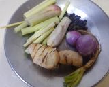 รูปขั้นตอนการทำที่ 1 ของ ไก่ต้มน้ำปลา