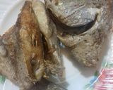 Foto langkah ke 2 dari resep Ikan Kecap Jahe.