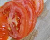 Foto del paso 2 de la receta: 🌯Wrap de tortilla francesa, tomate, aguacate y salsa siracha