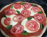 Foto del paso 4 de la receta: Pizza Margarita en sartén 👩‍🍳🍕