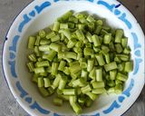 Foto langkah ke 1 dari resep Tumis Buncis Jamur Kancing.