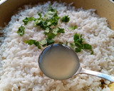 A picture of step 3 of Kanda poha.