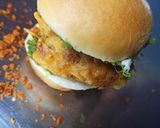 A picture of step 8 of Vada Pav /aloo chop burger.