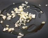 A picture of step 1 of Risotto cozze e zafferano mussel and saffron risotto.