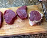 Foto del paso 3 de la receta: Recetas para pareja: Tournedos con trufas y reducción de oporto