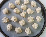A picture of step 6 of Almond and Cinnamon Meringue Cookies.