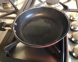 A picture of step 7 of Ham, Cream, and Herb Omelet.